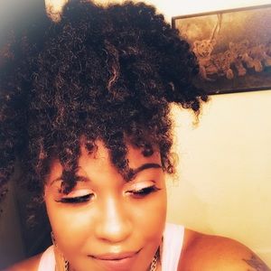 Meet your Posher, Danielle